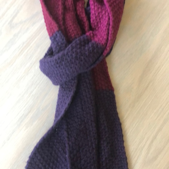 Calvin Klein scarf - Picture 2 of 3